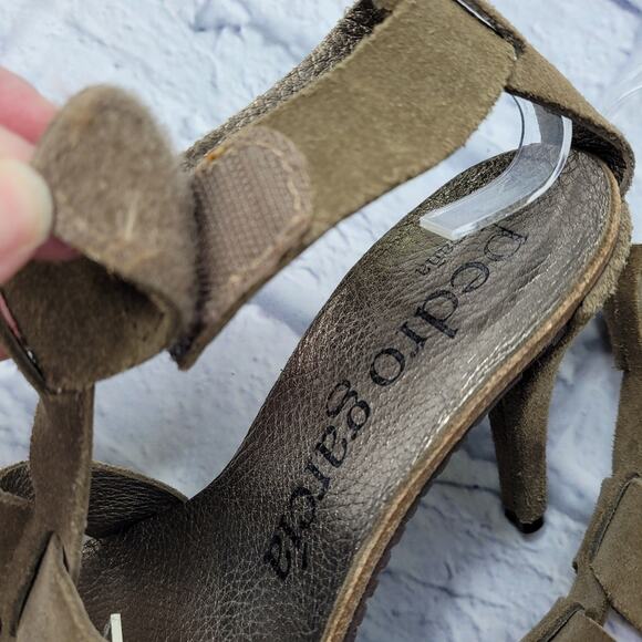 Pedro Garcia Olive Green Suede T-Strap Heeled Sandals - Picture 12 of 16